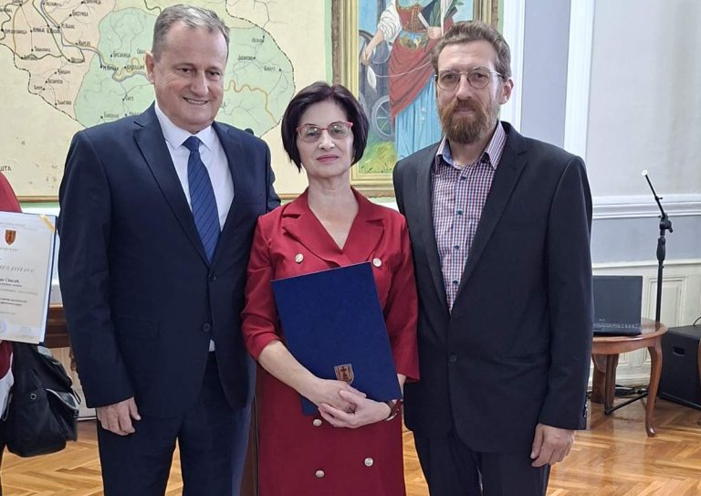 Признање наставници Мирослави Гаић за Дан просветних радника